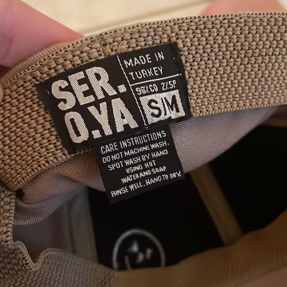 SER.O.YA fitted cap with chinstrap - Picture 4 of 4